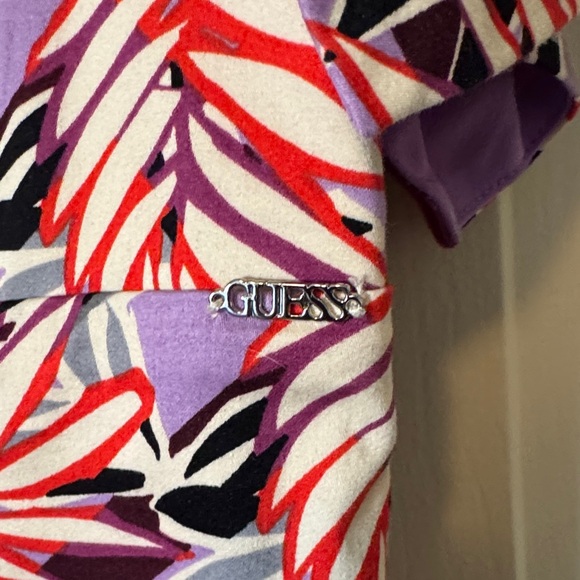 GUESS - Picture 5 of 6